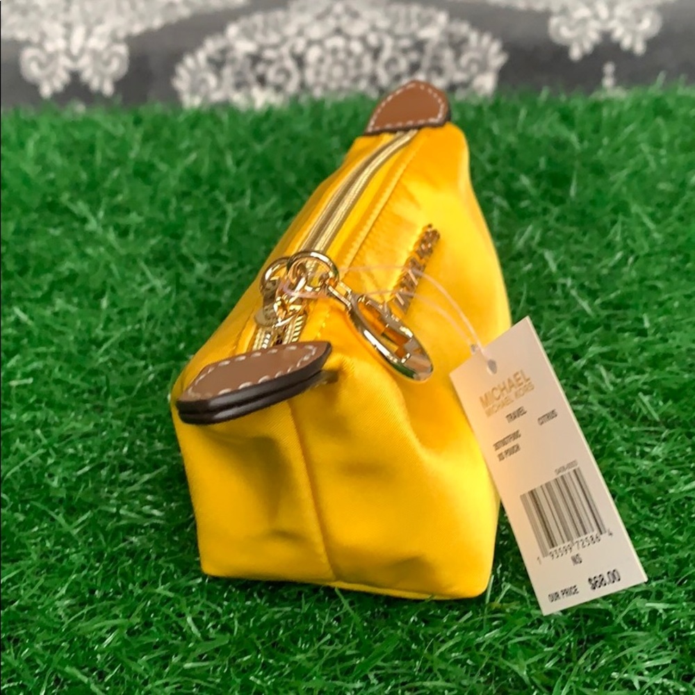MICHAEL KORS TRAVEL XS POUCH CITRUS - Picture 8 of 16